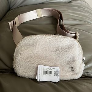 Lululemon Sherpa Beltbag